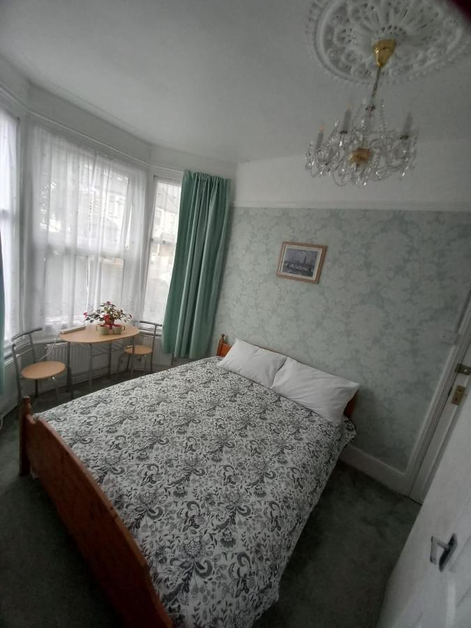 Mari London Holiday Room Ilford Eksteriør billede