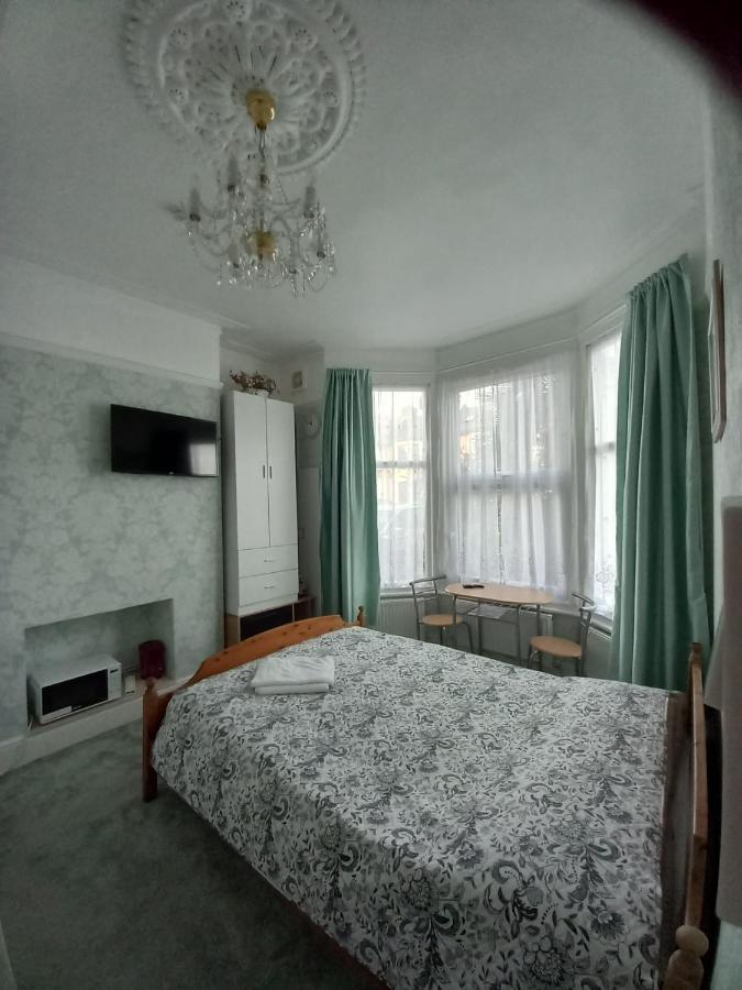 Mari London Holiday Room Ilford Eksteriør billede